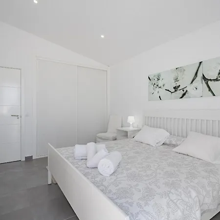 Caterina, Luxury With Heated Pool Ocean View In Adeje, Tenerife וילה אדחה
