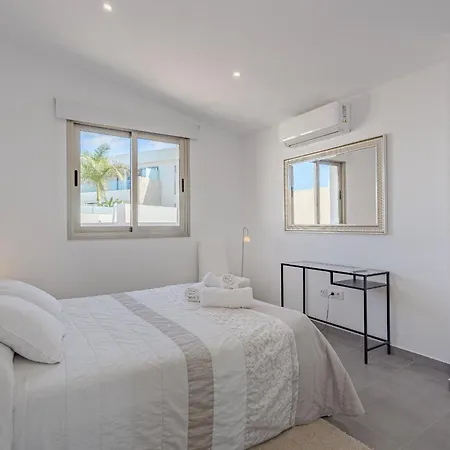 Caterina, Luxury With Heated Pool Ocean View In Adeje, Tenerife 别墅 *